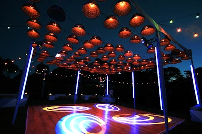 Open air dance floor lighting