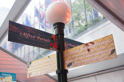 Once again, lampposts with thematic signage helped guests navigate the food and drink stations.