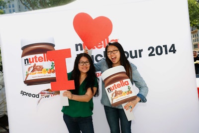 To share their love for the snack brand, guests posed with Nutella props at photo stations.