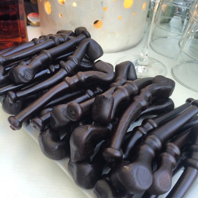 Trays of edible licorice pipes topped the bar, and guests could grab one with their cocktails. Some used them as a swizzle stick.