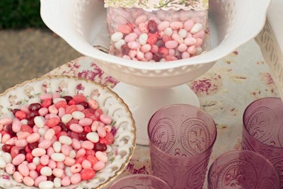 Create a sweet and feminine mix of Jelly Belly beans.