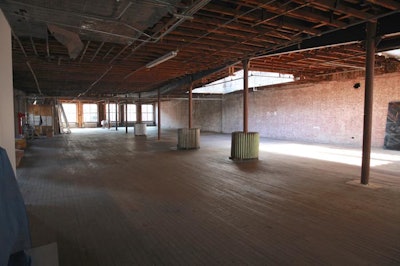 1000 sq feet open floor plan with natural daylight eastern and western light