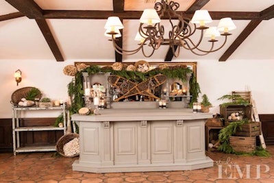 This monumental bar is always sure to please! Flank with creative crate displays or display tables.
