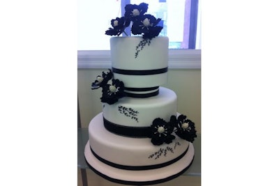 GoldenChefs black and white cake