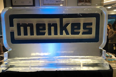 GoldenChefs colour ice sculpture