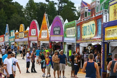Within DreamVille’s Marketplace, guests could shop for clothing, camping gear, festival memorabilia, arts and crafts, groceries, and a variety of ready-to-eat food. There was also a salon and spa that offered hair styling and massages.