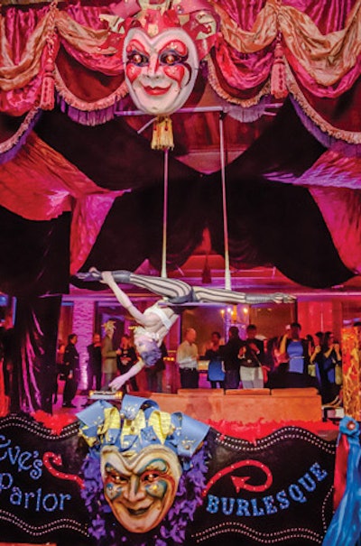 In January, City View Loft in Chicago celebrated its grand opening, which was co-hosted by Debi Lilly of A Perfect Event, with a “Carnival of Venice” theme. Mask-adorned guests were treated to live performances by aerialists, fire dancers, and burlesque-style acts.