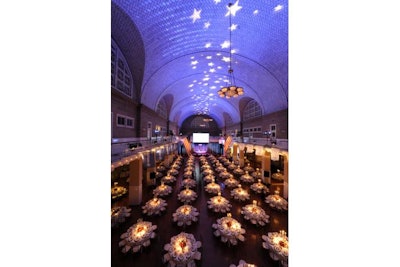 This corporate event featured dinner for 800 guests.