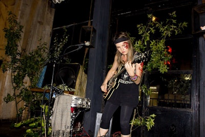 One-woman rock band Idgy Dean performed during the earth course.