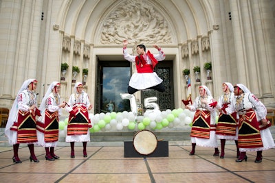 7. Washington National Cathedral Flower Mart