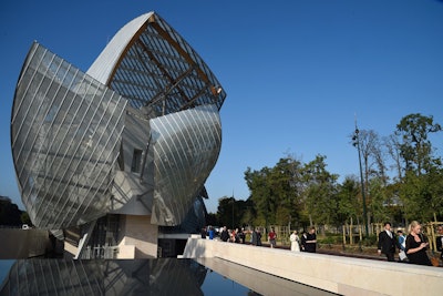 As a preview of its highly anticipated Fondation Louis Vuitton opening, Nicolas Ghesquière staged his spring Louis Vuitton show at the Frank Gehry-designed mega arts center on October 1. Guests arriving at the KCD-produced show were led into the lower-level space shrouded in black.
