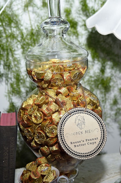 For Unicef's Adventures in Wonderland Masquerade Ball, held at Marquee in New York in October, apothecary jars filled with sweets tempted guests with 'Open Me' tags and the name of the candy inside.
