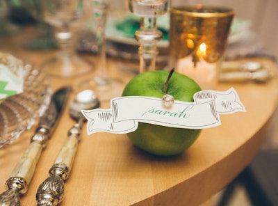 Last year, the Holiday Chic Suite popped up on Chicago's Michigan Avenue, where Debi Lilly of A Perfect Event oversaw the design—including seating cards pinned to green apples with sparkly tacks.