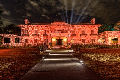 Kinetic Lighting bathed the Tournament House in softly swirling patterns reminiscent of roses.