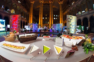 Four food stations around the museum's central fountain served nachos topped with tuna tartare and bara—Indian pita bread with duck, chickpea, and kimchi topping.