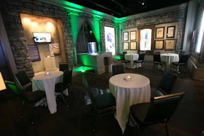 Enjoy a seated dinner while surrounded by the legends and lure of Chicago's greatest.