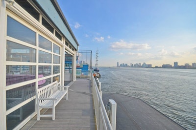 Featuring three walls with floor-to-ceiling windows, guests enjoy spectacular Hudson River views and breathtaking sunsets.