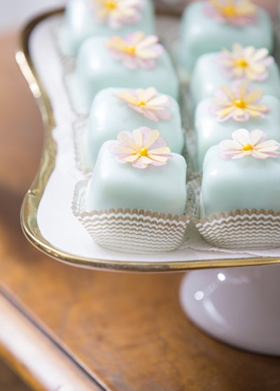 Pastel Petit Fours