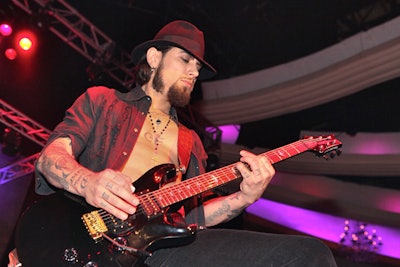 Dave Navarro rocks out at Bet Tzedek’s Justice Ball
