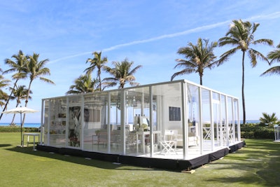 The lounge had clear Plexiglas walls on four sides, giving guests the illusion they were outside.