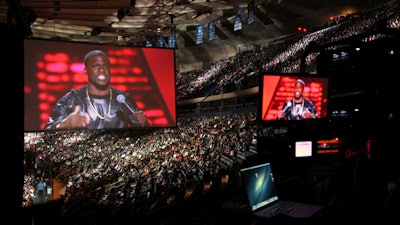 Kevin Hart Comedy show 2012 @ MSG. Projection and Switch