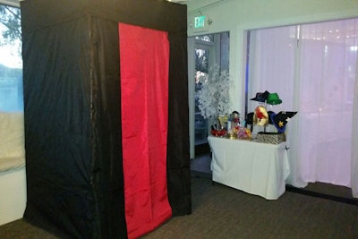Outdoor Enclosed Air Photo Booth Setup - The Vineyards