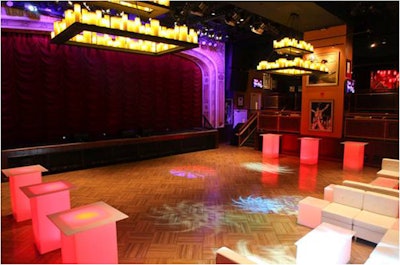 Have your guests enjoy dancing in our Live Theater