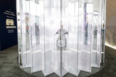 MKG constructed the stillness capsule using glass and mirrored walls. From the outside, other TED attendees could see the illuminated space, which was intended to spur their curiosity to try the activity.