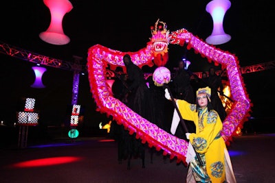 Entertainers along the course wore colorful costumes.