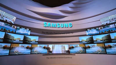Samsung @ CES: Curved Ultra High Definition Array with Video Server Playback