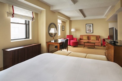 Our Grand Central Station hotel’s premier king guest rooms offer 450 square feet of space.