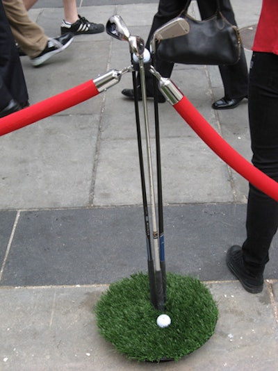 In 2007 for the UBS Golf Challenge promotion in New York, stanchions played up the theme. Clubs sitting upon small plots of grass decorated the crowd-control objects.