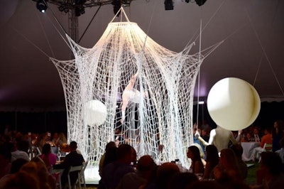 The dinner portion of the evening featured collaborative installations by members of the contemporary circus ensemble, Cirkus Cirkör, including selections from 'Knitting Peace'—a piece performed at the Nobel Prize Ceremony in Oslo in 2012. Members of Cirkus Cirkör were outfitted in jewelry by the evening's lead sponsor, Plukka. A live auction conducted by auctioneer Simon de Pury followed.