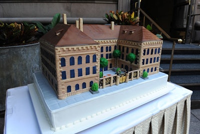 Lotte New York Palace Cake
