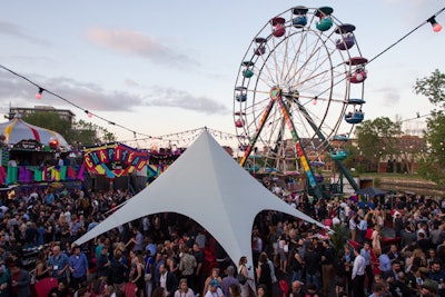C2’s outdoor plaza, located alongside Montréal’s Lachine Canal, included a Ferris wheel, a tent, food services, and seating areas. During the day, organizers encouraged attendees to meet for “brain dates” in one of the Ferris wheel pods, and at night the plaza was the hub of entertainment.