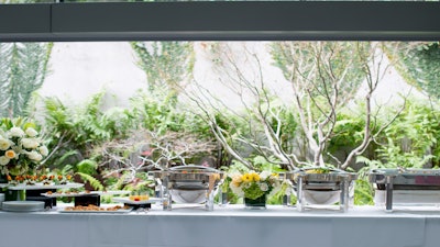 Serene views of nature thanks to seamless indoor - outdoor spaces. Photo by Todd Porter and Diane Cu.