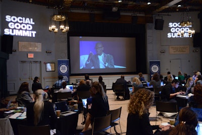 In the summit’s digital media lounge, reporters and bloggers could watch the event via the online stream.