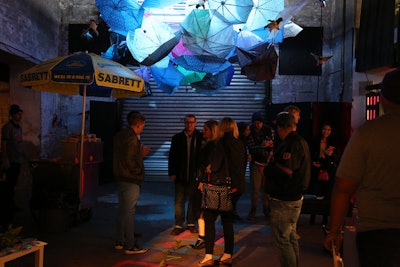 The venue entrance featured hanging umbrellas and a replica of a hot dog street cart that served guests actual hot dogs.