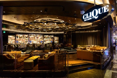 6. Clique Bar & Lounge
