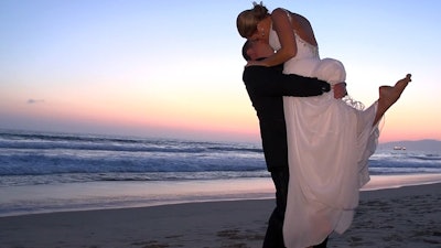 Bride and groom in Manhattan Beach, CA.