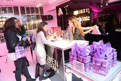 Instead of one-size-fits-all gift bags, guests could sample shades and choose the shades that worked best for them. That level of personalization at a gifting bar can be a challenge at large events, Baber said, but staff kept the lines moving.