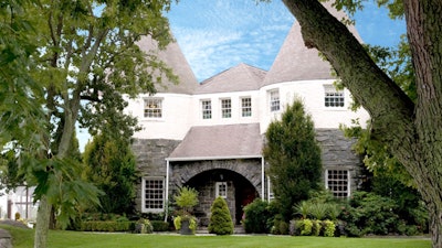 The historic Clubhouse at Mamaroneck Beach and Yacht Club features a 6,000-square-foot ballroom.