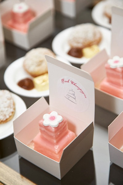 Guests enjoyed dainty versions of a ­wedding cake created by the Four Seasons Hotel Chicago’s executive pastry chef, Scott Gerken, and his team for the Toast the Trends event.