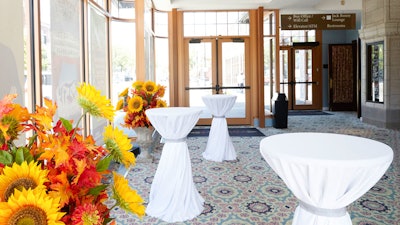 The atrium entrance where attendees can mingle and enjoy drinks and hors d’oeuvres.