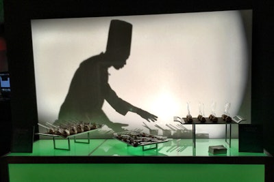 Wolfgang Puck Catering created a “chef shadowbox” station for an event at the Perot Museum of Science and Nature in Dallas. There, a chef prepared appetizers as guests viewed the behind-the-scenes action.