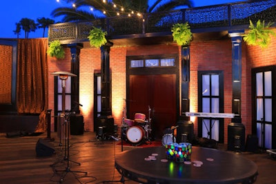 The outdoor cocktail space evoked the look and feel of a New Orleans street scene, complete with live jazz and hanging greenery.