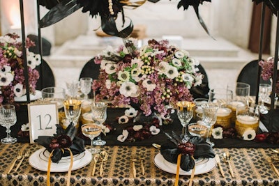 At the “Cleopatra” table designed by Eddie Zaratsian, a black and gold palette provided a sumptuous, extravagant look and feel.