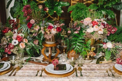 The “Boheme Botanica” table, designed by Nicole Alexandra Designs and Rebelle Fleurs, took its inspiration from a snakeskin-patterned table linen in tan. The overall look was natural, with rustic wooden accents and lush greenery, but elevated.