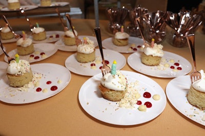 We LOVE this designer Louis Vuitton inspired wedding cake by Sakura Cakes!
