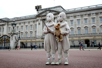 The masked twins, which were played by 6-year-old actors, wore costumes from the film.